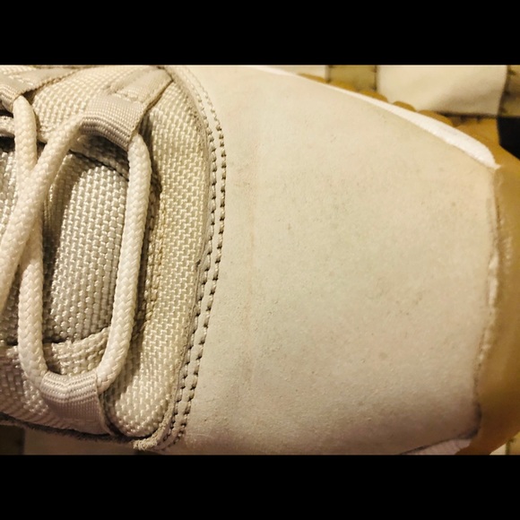 Jordan 11 Platinum Tint - Picture 3 of 8